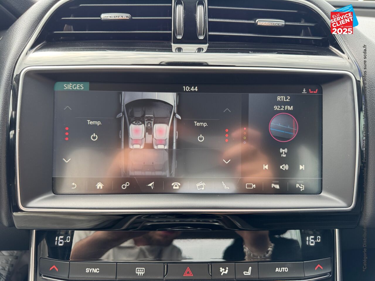 Véhicule d'occasion JAGUAR XE 2.0D 180CH PRESTIGE BVA8 chez Toyota Thionville
