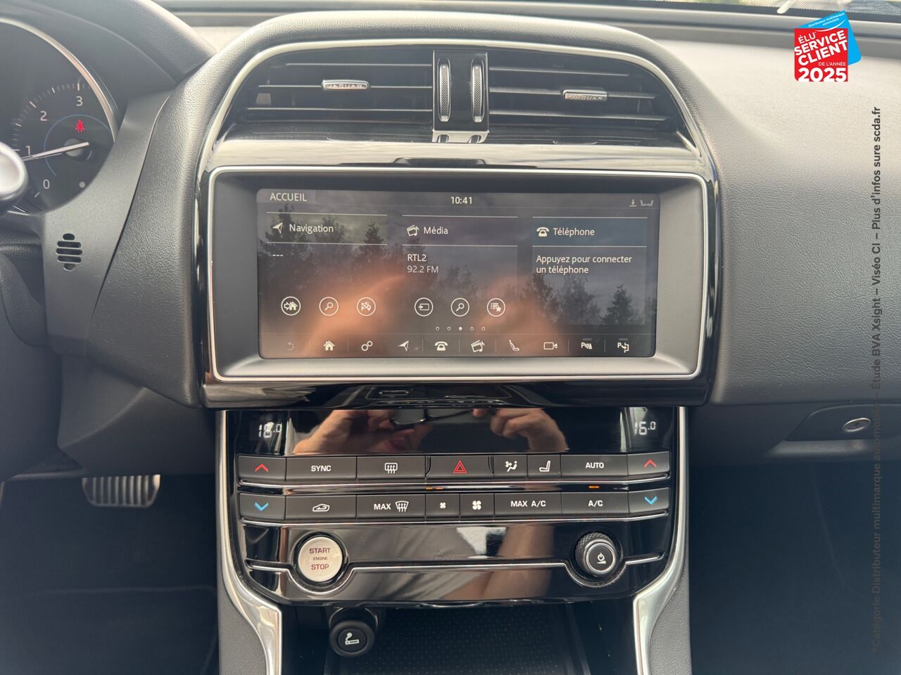 Véhicule d'occasion JAGUAR XE 2.0D 180CH PRESTIGE BVA8 chez Toyota Thionville