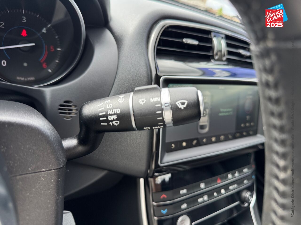 Véhicule d'occasion JAGUAR XE 2.0D 180CH PRESTIGE BVA8 chez Toyota Thionville