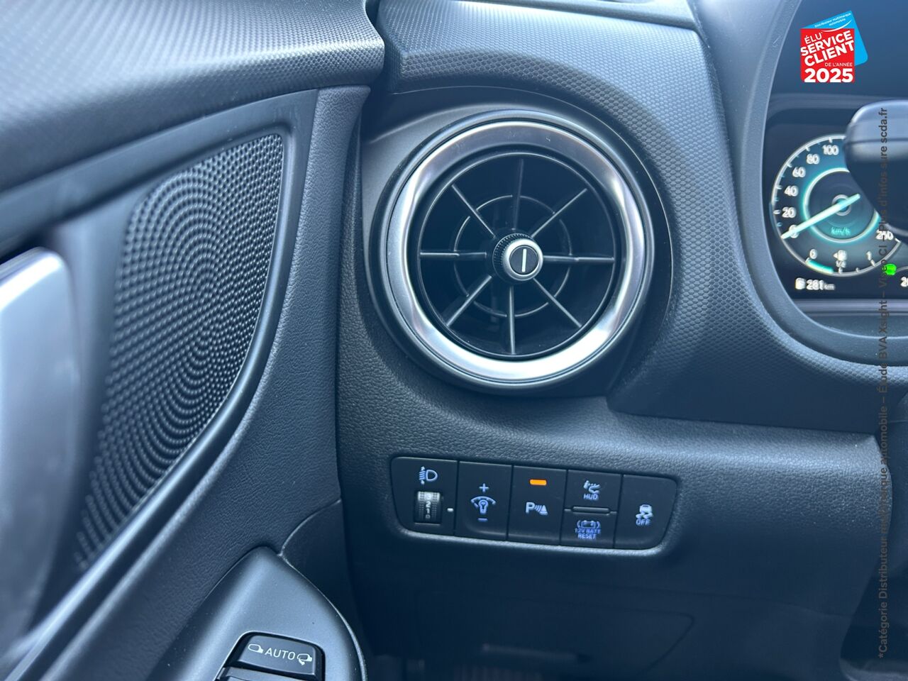 Véhicule d'occasion HYUNDAI KONA 1.6 GDI 141CH HYBRID EXECUTIVE DCT-6 SIEGES CUIR CAMERA chez Renault Sélestat