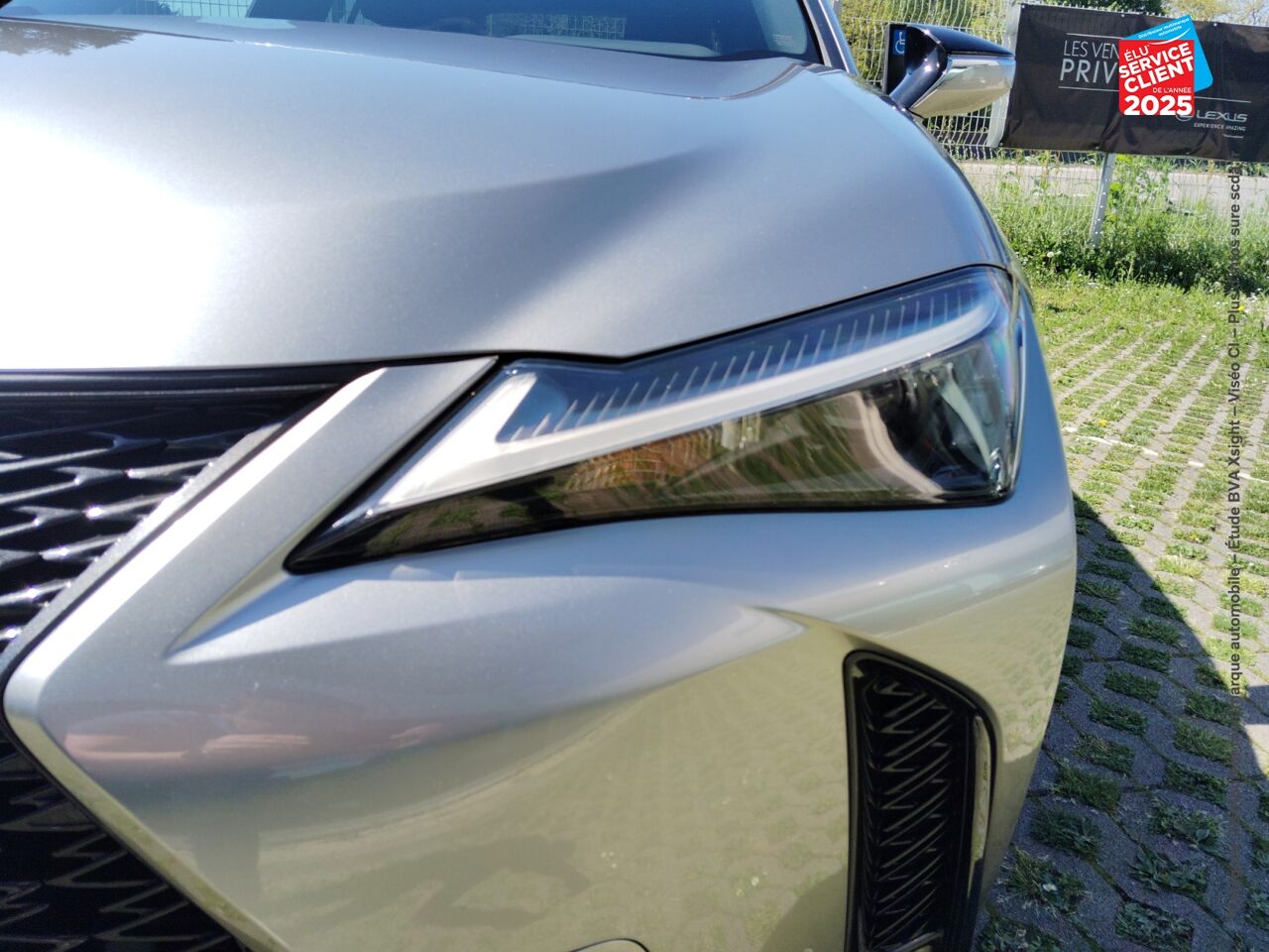 Véhicule d'occasion LEXUS UX 250H F SPORT DESIGN 2WD CAMERA chez BMW Lons le Saunier