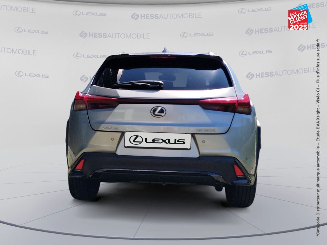 Véhicule d'occasion LEXUS UX 250H F SPORT DESIGN 2WD CAMERA chez BMW Lons le Saunier