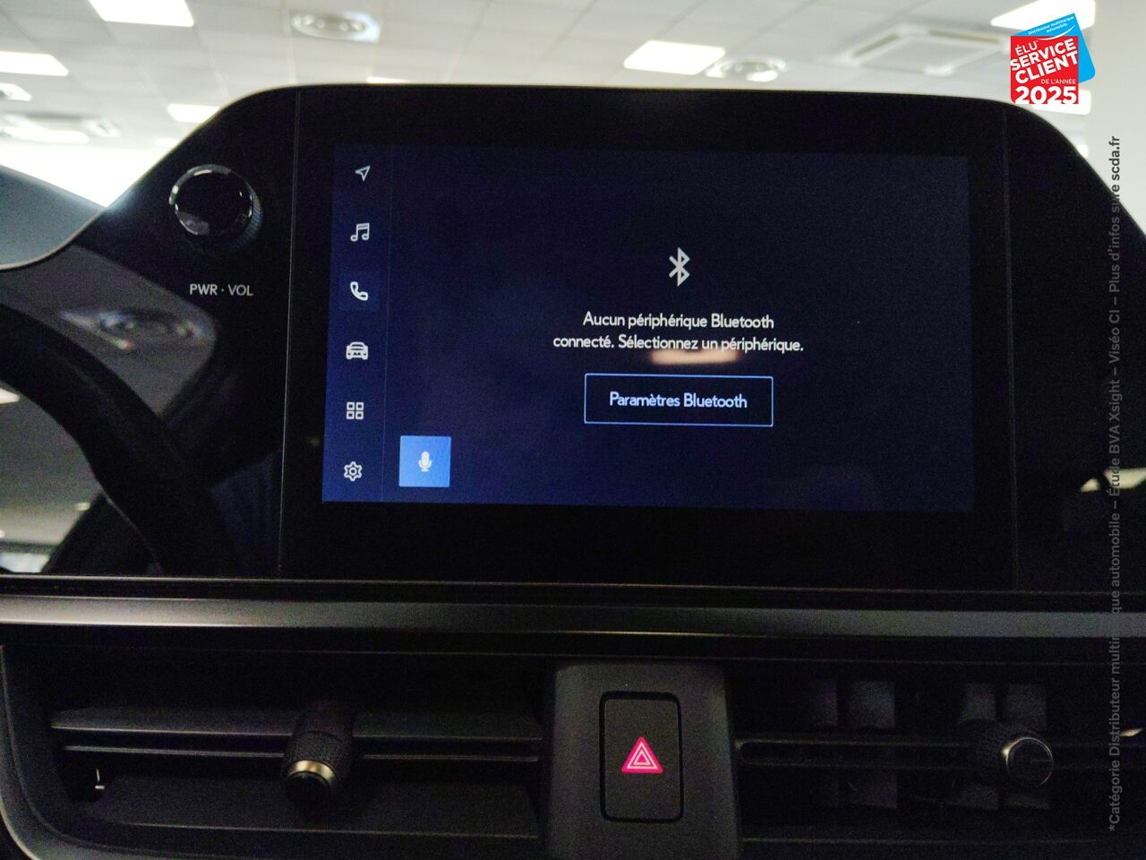 Véhicule d'occasion LEXUS UX 250H F SPORT DESIGN 2WD CAMERA chez BMW Lons le Saunier