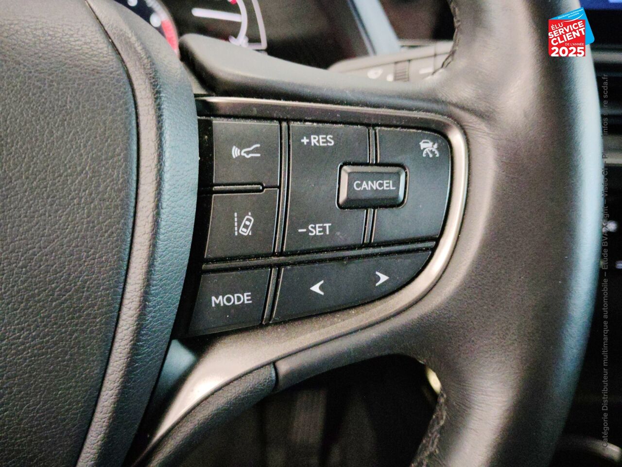 Véhicule d'occasion LEXUS UX 250H F SPORT DESIGN 2WD CAMERA chez BMW Lons le Saunier