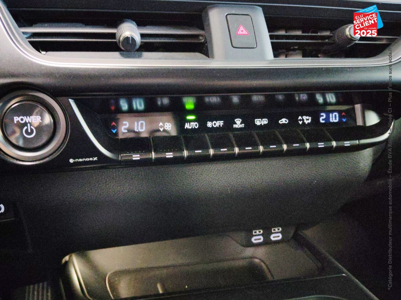 Véhicule d'occasion LEXUS UX 250H F SPORT DESIGN 2WD CAMERA chez BMW Lons le Saunier
