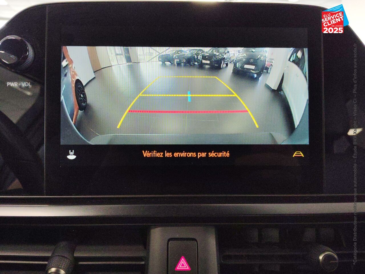 Véhicule d'occasion LEXUS UX 250H F SPORT DESIGN 2WD CAMERA chez BMW Lons le Saunier