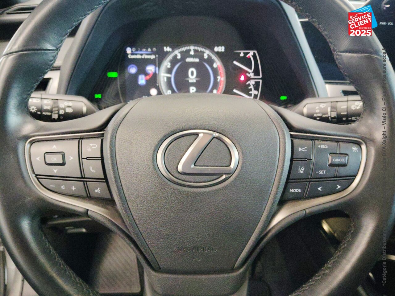 Véhicule d'occasion LEXUS UX 250H F SPORT DESIGN 2WD CAMERA chez BMW Lons le Saunier
