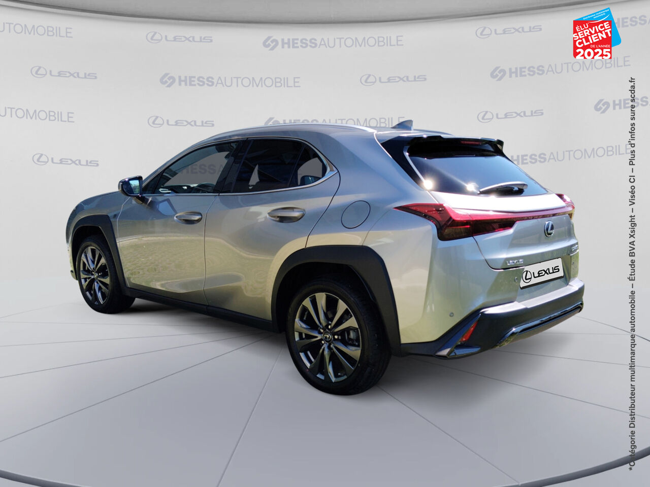 Véhicule d'occasion LEXUS UX 250H F SPORT DESIGN 2WD CAMERA chez BMW Lons le Saunier