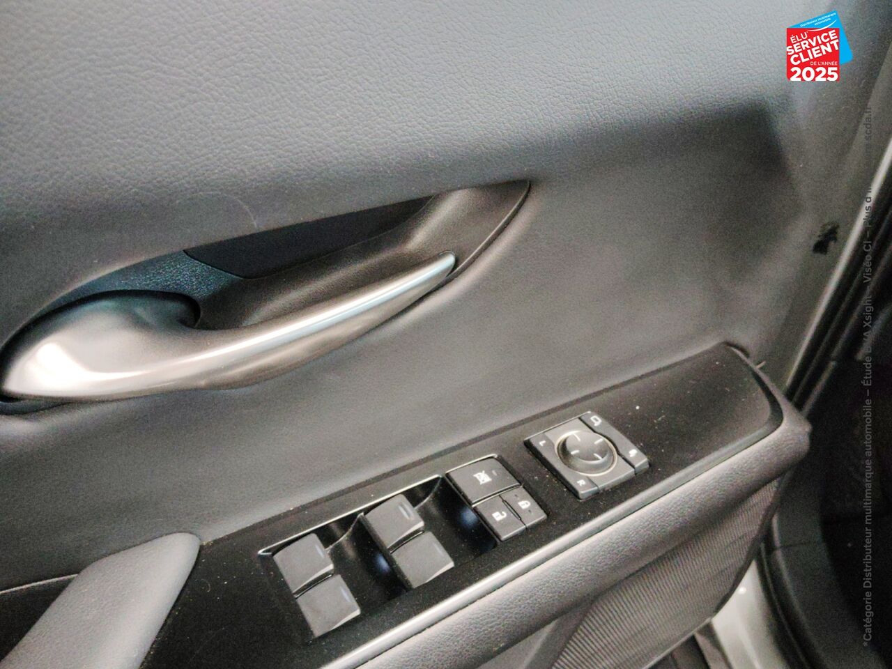 Véhicule d'occasion LEXUS UX 250H F SPORT DESIGN 2WD CAMERA chez BMW Lons le Saunier