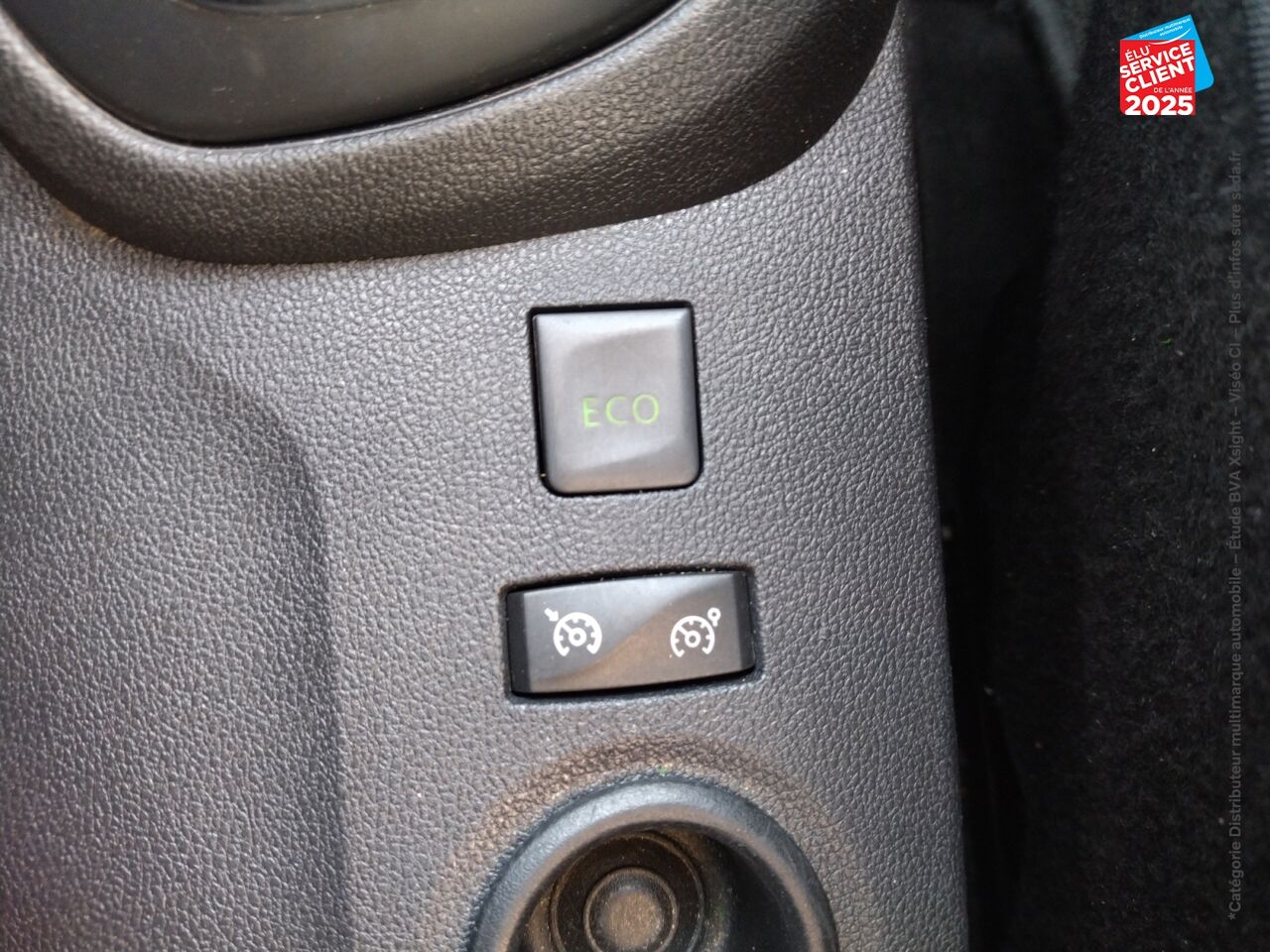 Véhicule d'occasion RENAULT CAPTUR 1.2 TCE 120CH ENERGY INTENS EDC chez Renault Saint-Louis