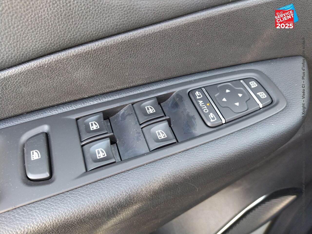 Véhicule d'occasion RENAULT CAPTUR 1.2 TCE 120CH ENERGY INTENS EDC chez Renault Saint-Louis