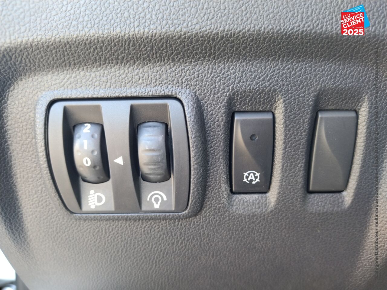 Véhicule d'occasion RENAULT CAPTUR 1.2 TCE 120CH ENERGY INTENS EDC chez Renault Saint-Louis