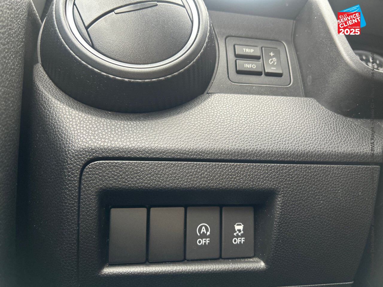 Véhicule d'occasion SUZUKI IGNIS 1.2 DUALJET HYBRID 83CH PRIVILEGE SIEGES CHAUF CAMERA CARPLAY chez Renault Colmar