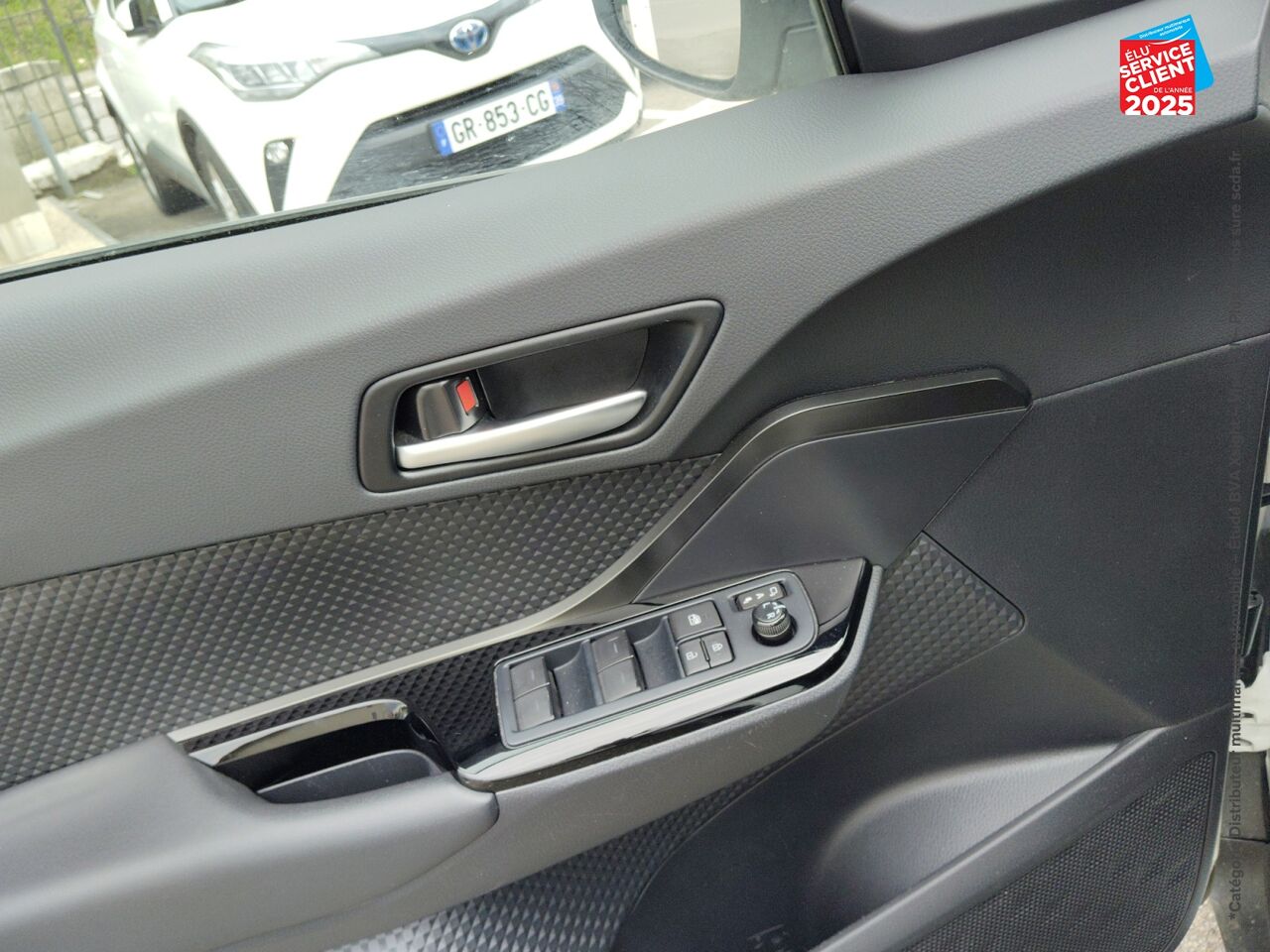 Véhicule d'occasion TOYOTA C-HR 184H COLLECTION 2WD E-CVT MY22 chez Toyota Thionville