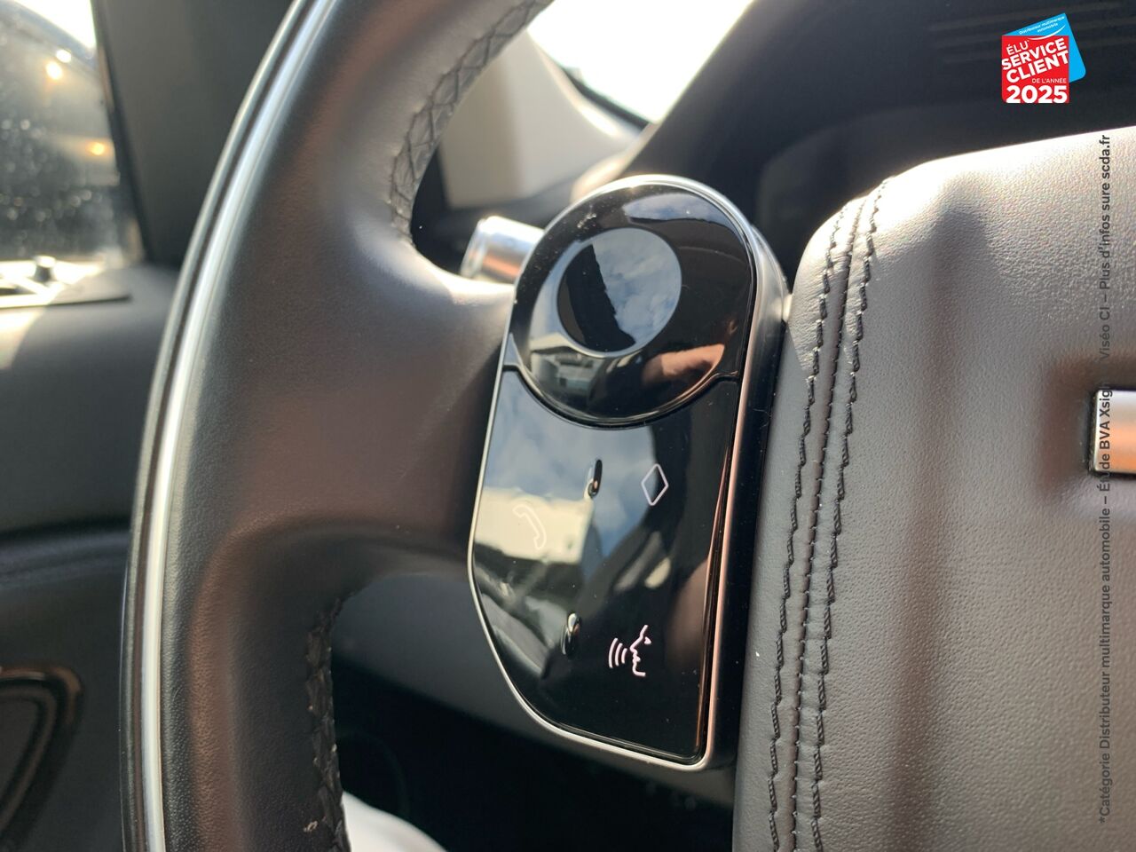 Véhicule d'occasion LAND-ROVER DISCOVERY SPORT 2.0 D 150CH BUSINESS MARK V CAMERA CARPLAY chez Toyota Thionville