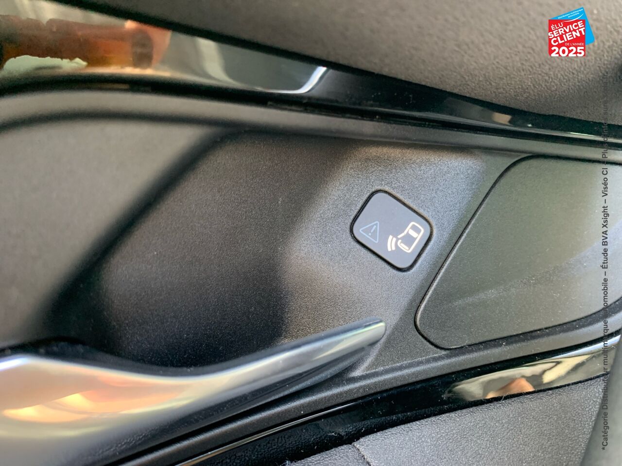 Véhicule d'occasion LAND-ROVER DISCOVERY SPORT 2.0 D 150CH BUSINESS MARK V CAMERA CARPLAY chez Toyota Thionville