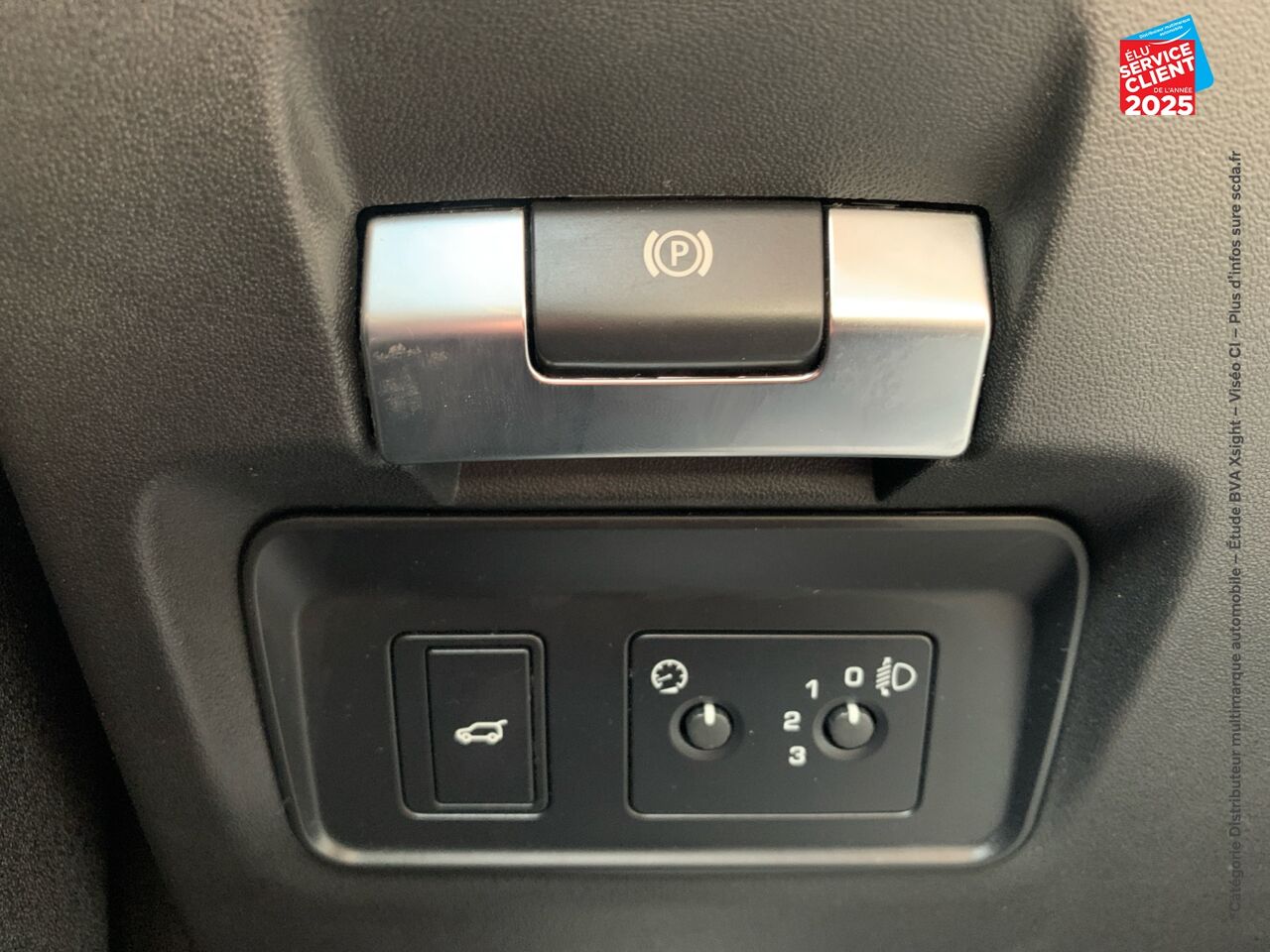 Véhicule d'occasion LAND-ROVER DISCOVERY SPORT 2.0 D 150CH BUSINESS MARK V CAMERA CARPLAY chez Toyota Thionville
