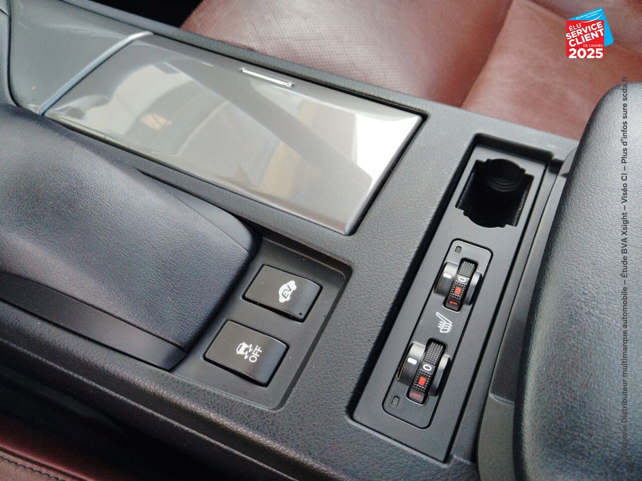 Véhicule d'occasion LEXUS RX 450H 4WD F SPORT TPANO SIEGES CHAUF/CUIR GPS CAMERA chez MINI Lons-Le-Saunier