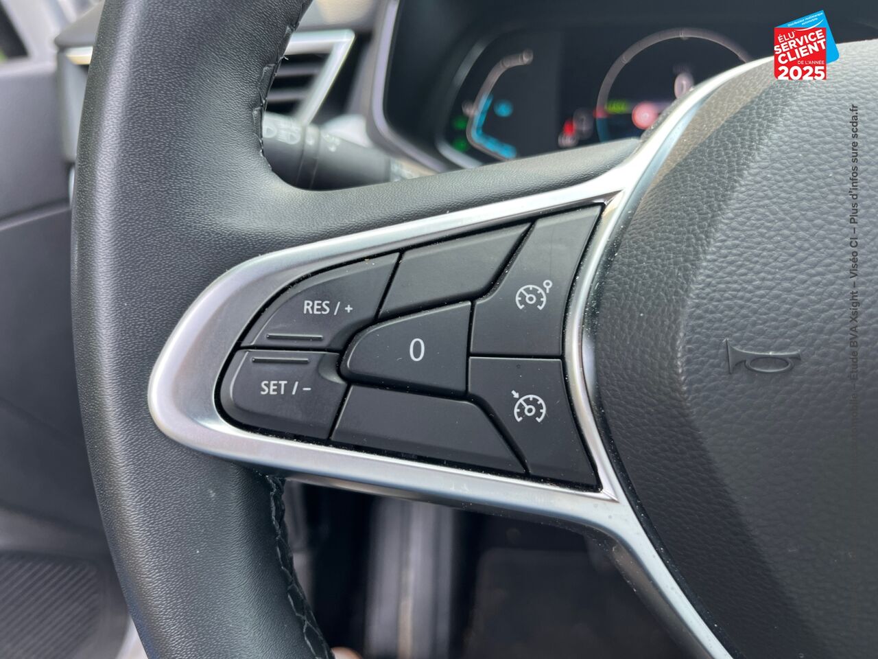 Véhicule d'occasion RENAULT CLIO 1.6 E-TECH HYBRIDE 140CH LIMITED -21N GPS CAMERA chez HESS Automobile