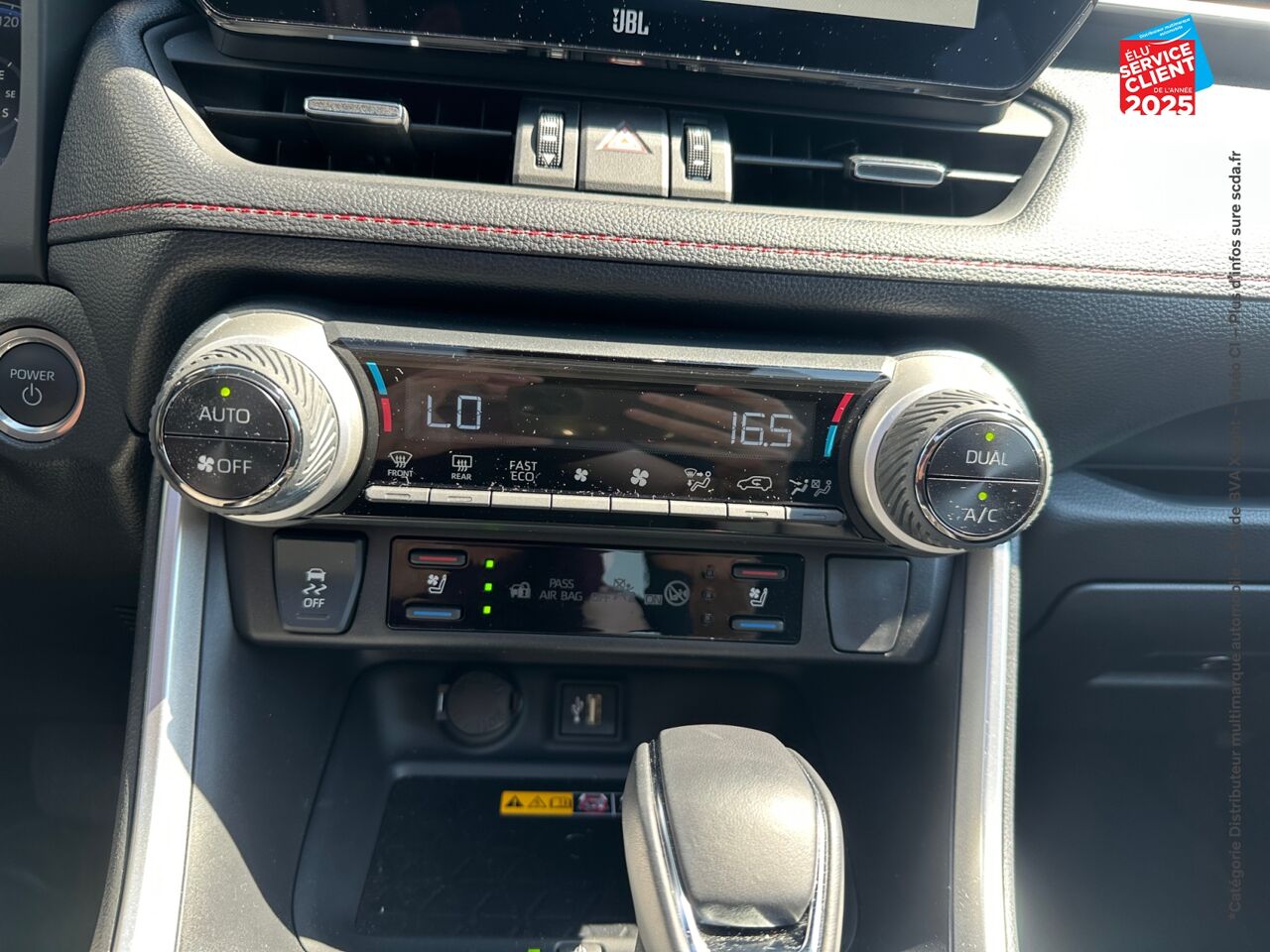 Véhicule d'occasion TOYOTA RAV4 2.5 HYBRIDE RECHARGEABLE 306CH COLLECTION AWD-I MY25 SIEGE CHAUF CAMERA GPS chez Hyundai Epernay