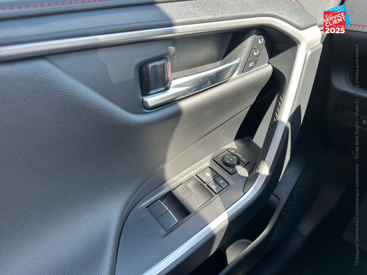 Véhicule d'occasion TOYOTA RAV4 2.5 HYBRIDE RECHARGEABLE 306CH COLLECTION AWD-I MY25 SIEGE CHAUF CAMERA GPS chez Hyundai Epernay
