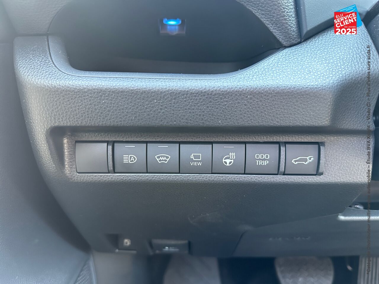 Véhicule d'occasion TOYOTA RAV4 2.5 HYBRIDE RECHARGEABLE 306CH COLLECTION AWD-I MY25 SIEGE CHAUF CAMERA GPS chez Hyundai Epernay