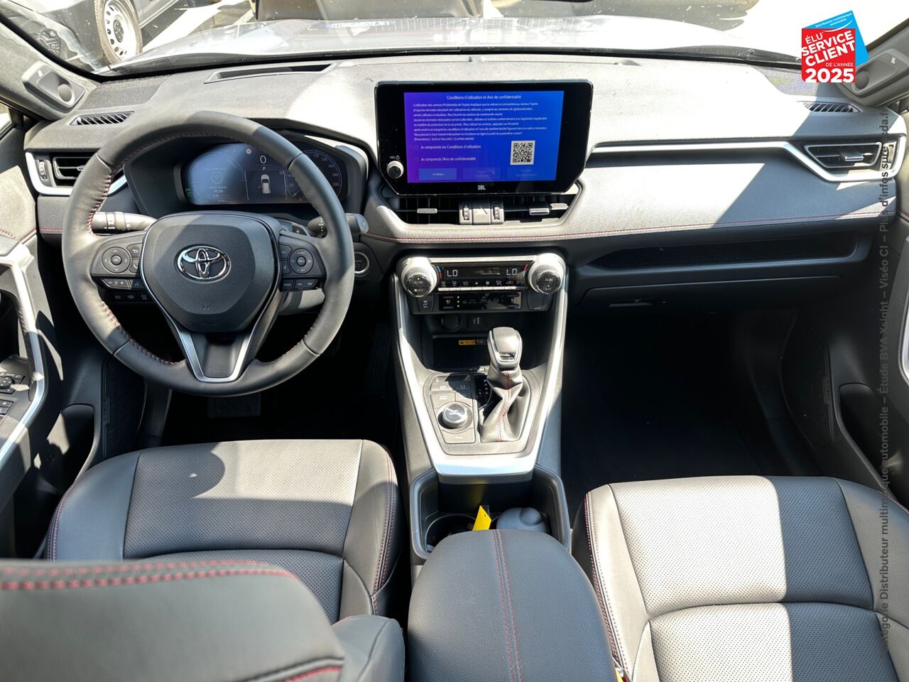Véhicule d'occasion TOYOTA RAV4 2.5 HYBRIDE RECHARGEABLE 306CH COLLECTION AWD-I MY25 SIEGE CHAUF CAMERA GPS chez Hyundai Epernay