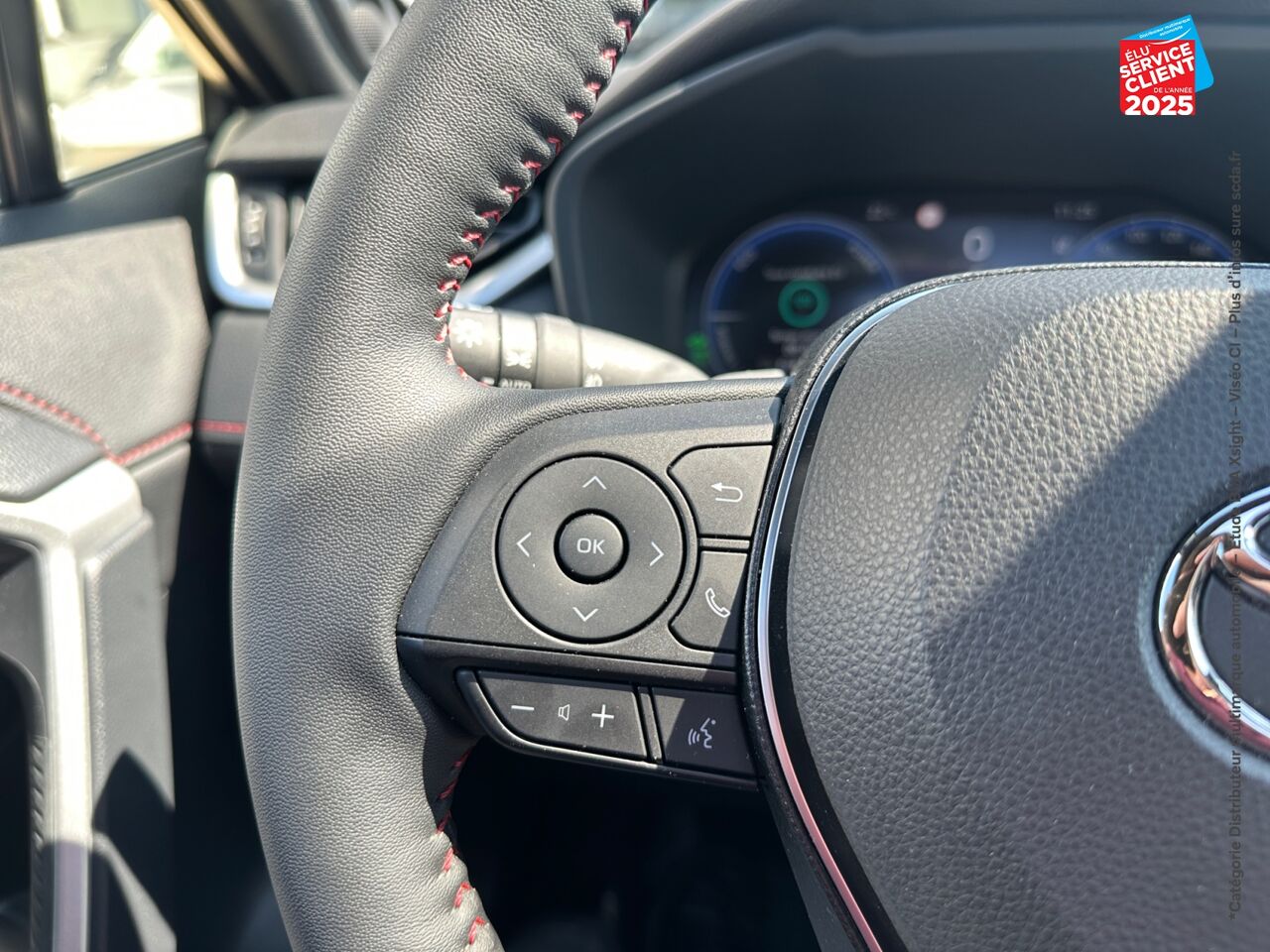 Véhicule d'occasion TOYOTA RAV4 2.5 HYBRIDE RECHARGEABLE 306CH COLLECTION AWD-I MY25 SIEGE CHAUF CAMERA GPS chez Hyundai Epernay