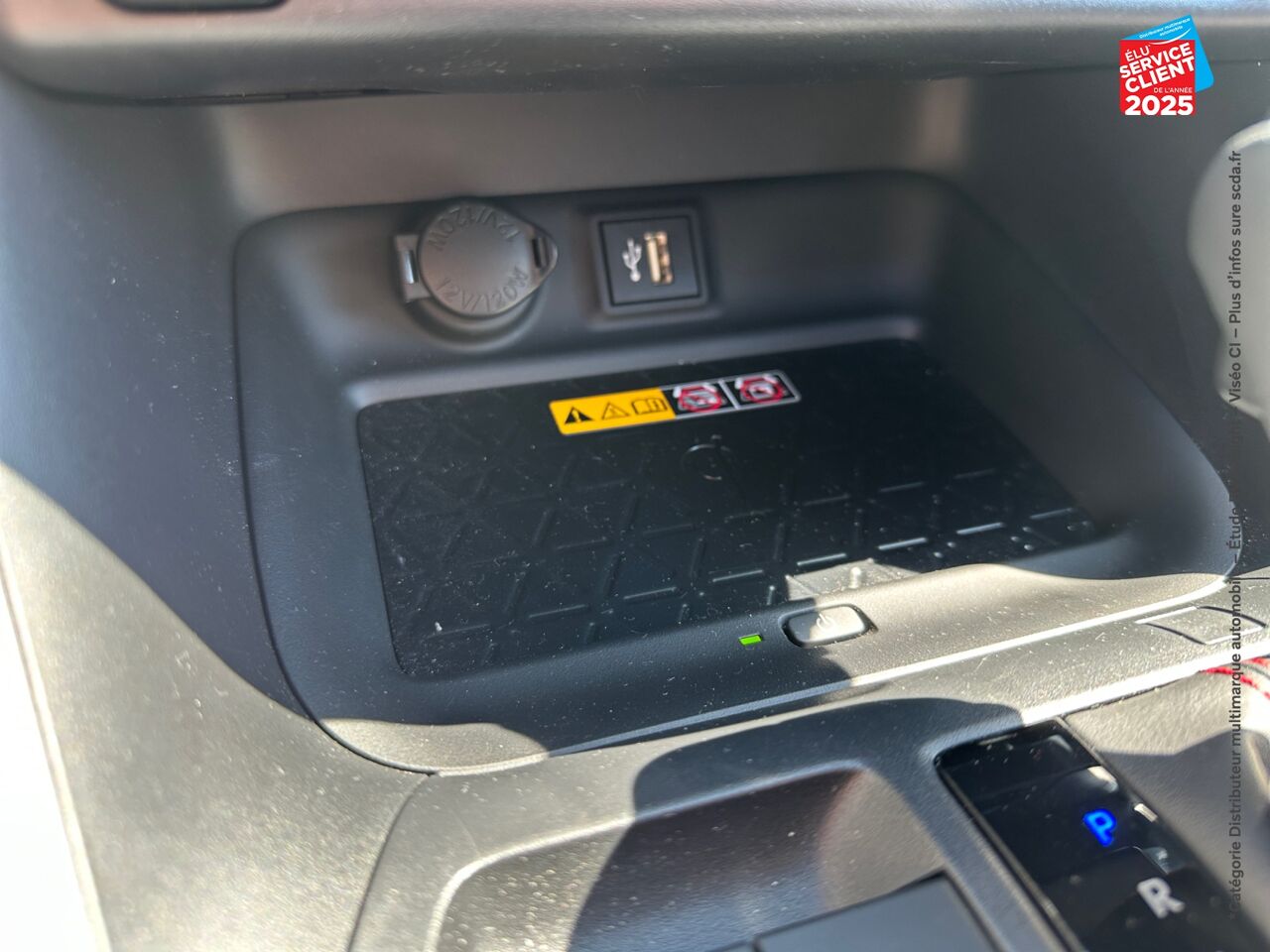 Véhicule d'occasion TOYOTA RAV4 2.5 HYBRIDE RECHARGEABLE 306CH COLLECTION AWD-I MY25 SIEGE CHAUF CAMERA GPS chez Hyundai Epernay