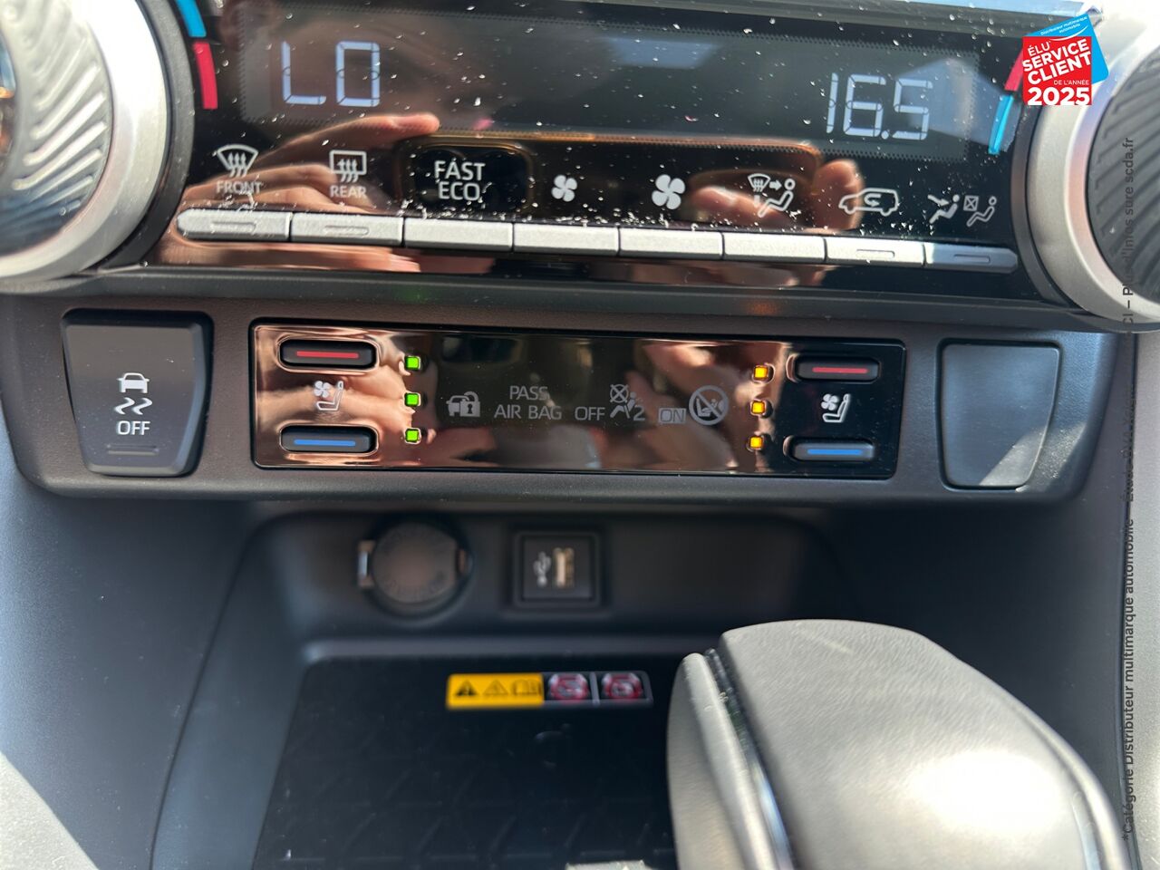 Véhicule d'occasion TOYOTA RAV4 2.5 HYBRIDE RECHARGEABLE 306CH COLLECTION AWD-I MY25 SIEGE CHAUF CAMERA GPS chez Hyundai Epernay