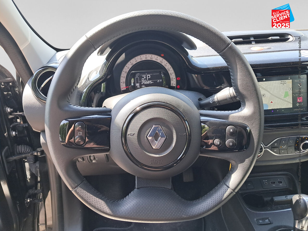 Véhicule d'occasion RENAULT TWINGO E-TECH ELECTRIC URBAN NIGHT R80 ACHAT INTEGRAL chez Toyota Thionville