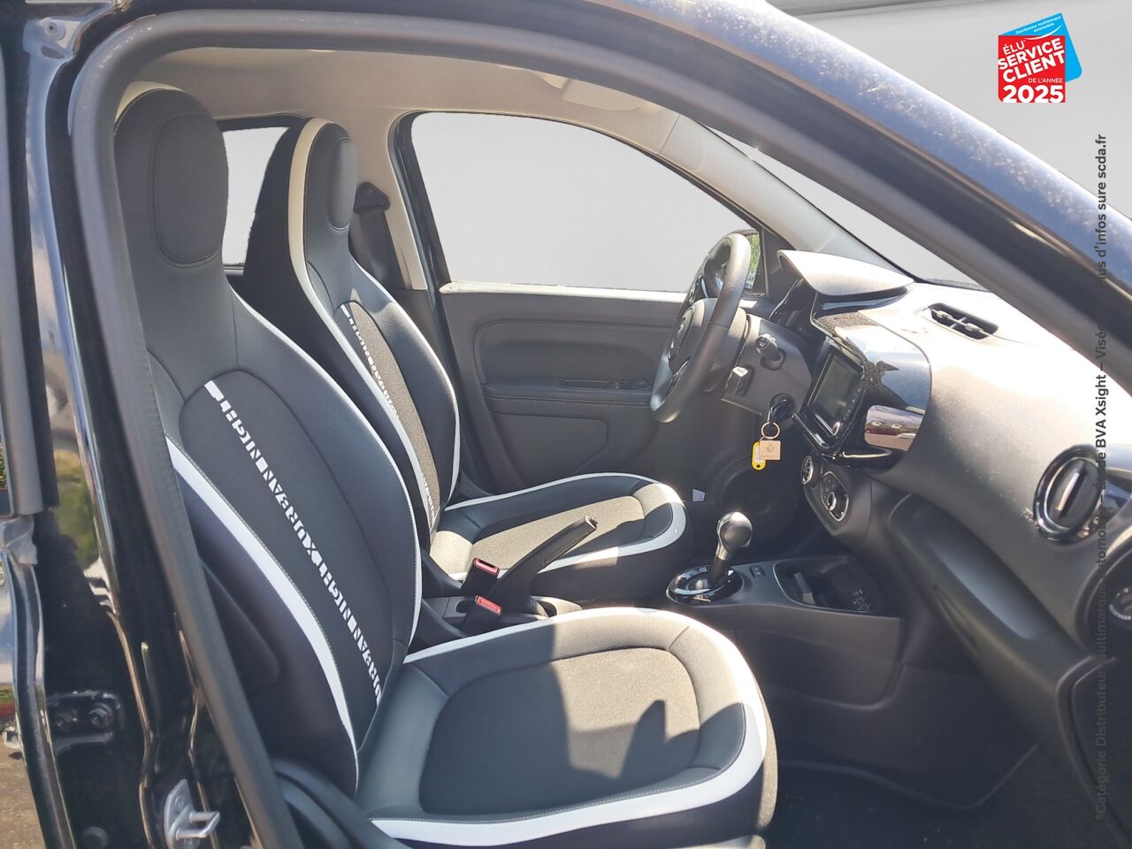 Véhicule d'occasion RENAULT TWINGO E-TECH ELECTRIC URBAN NIGHT R80 ACHAT INTEGRAL chez Toyota Thionville