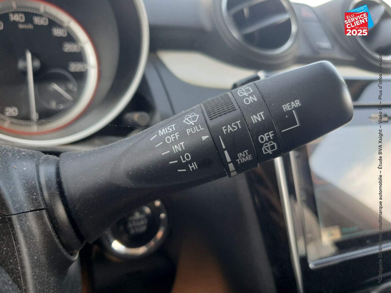 Véhicule d'occasion SUZUKI SWIFT 1.0 BOOSTERJET HYBRID SHVS 111CH PACK EURO6D-T chez Renault Strasbourg