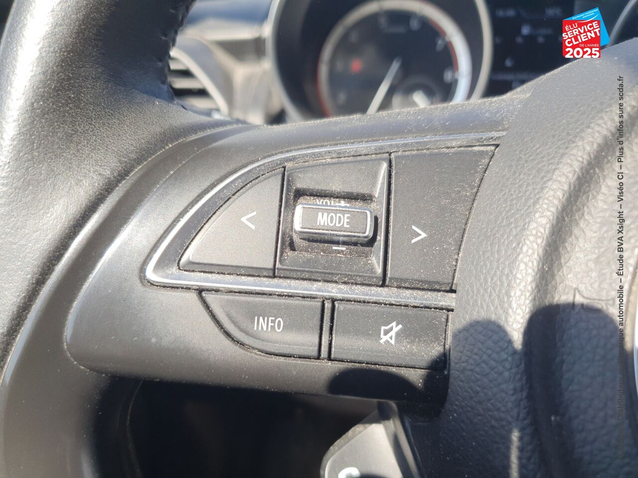 Véhicule d'occasion SUZUKI SWIFT 1.0 BOOSTERJET HYBRID SHVS 111CH PACK EURO6D-T chez Renault Strasbourg