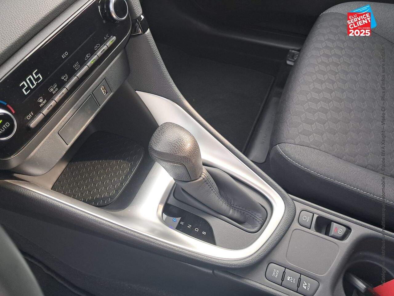 Véhicule d'occasion TOYOTA YARIS 116H DESIGN 5P MY22 chez Toyota Verdun
