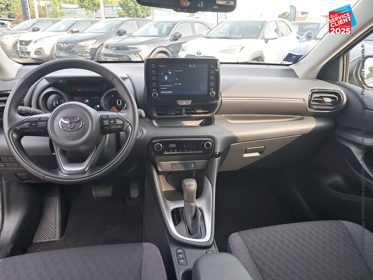 Véhicule d'occasion TOYOTA YARIS 116H DESIGN 5P MY22 chez Toyota Verdun