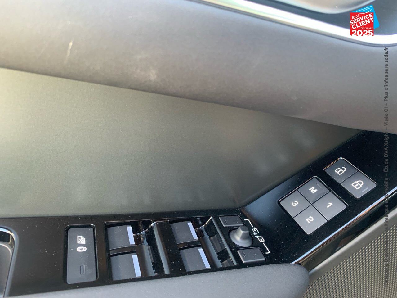 Véhicule d'occasion LAND-ROVER RANGE ROVER VELAR 2.0 P400E 404CH PHEV DYNAMIC SE AWD BVA chez Land Rover Metz