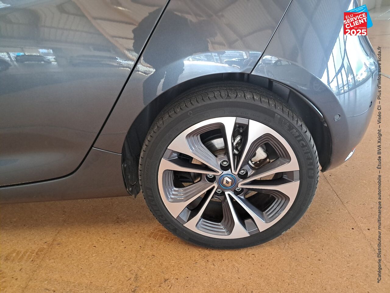 Véhicule d'occasion RENAULT ZOE EDITION ONE CHARGE NORMALE R135 ACHAT INTEGRAL 4CV SIEGES CUIR GPS BOSE chez Renault Saint-Louis
