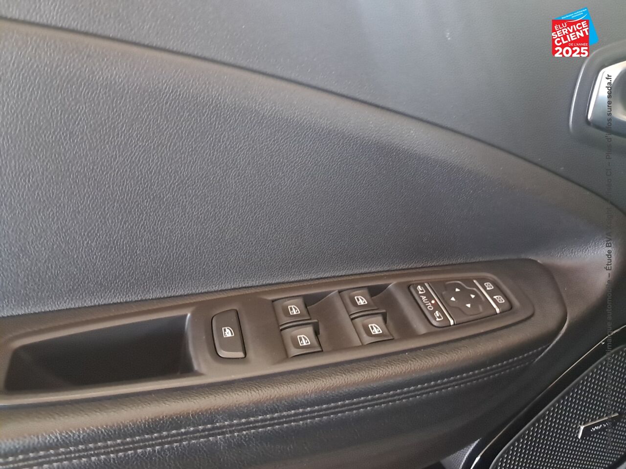 Véhicule d'occasion RENAULT ZOE EDITION ONE CHARGE NORMALE R135 ACHAT INTEGRAL 4CV SIEGES CUIR GPS BOSE chez Renault Saint-Louis