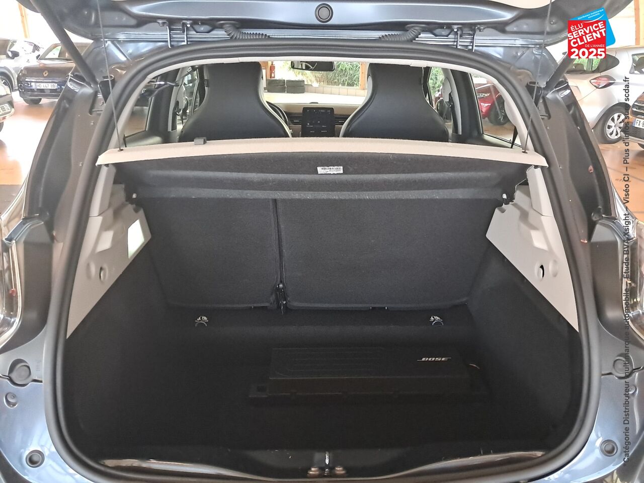 Véhicule d'occasion RENAULT ZOE EDITION ONE CHARGE NORMALE R135 ACHAT INTEGRAL 4CV SIEGES CUIR GPS BOSE chez Renault Saint-Louis