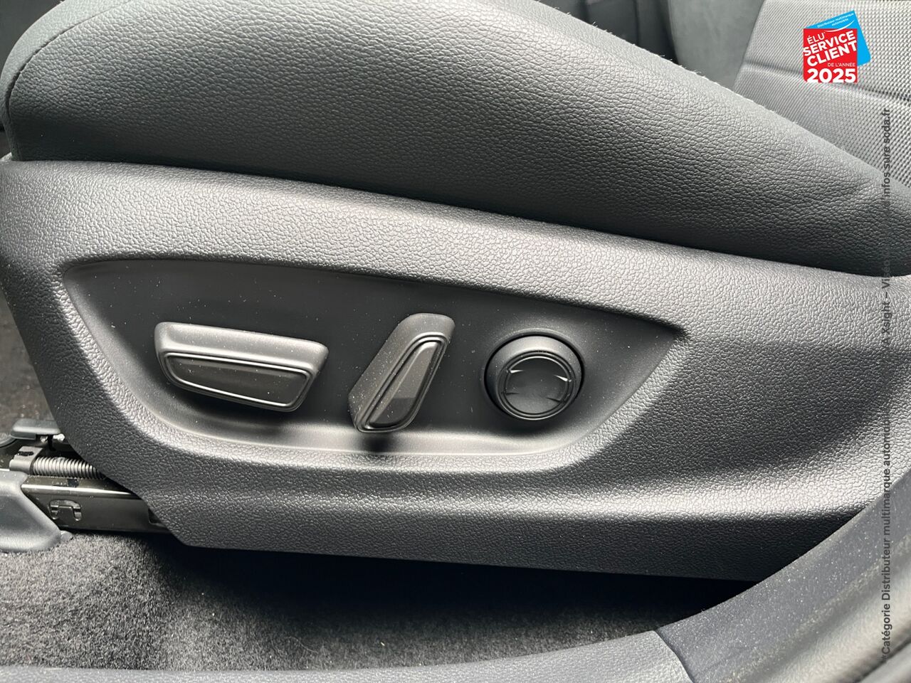 Véhicule d'occasion TOYOTA C-HR 2.0 HYBRIDE RECHARGEABLE 225CH COLLECTION NG23 chez Nissan Strasbourg