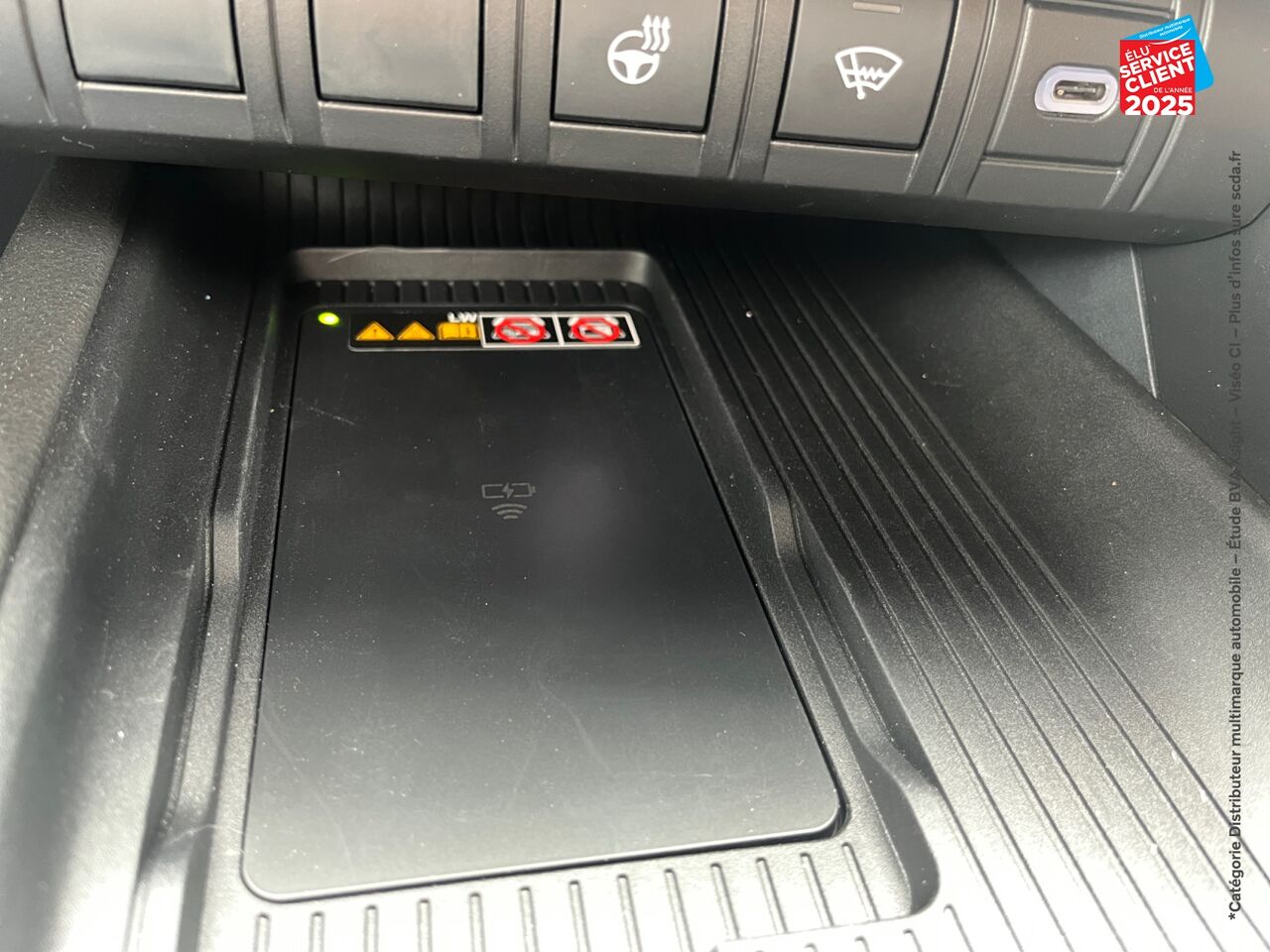 Véhicule d'occasion TOYOTA C-HR 2.0 HYBRIDE RECHARGEABLE 225CH COLLECTION NG23 chez Nissan Strasbourg
