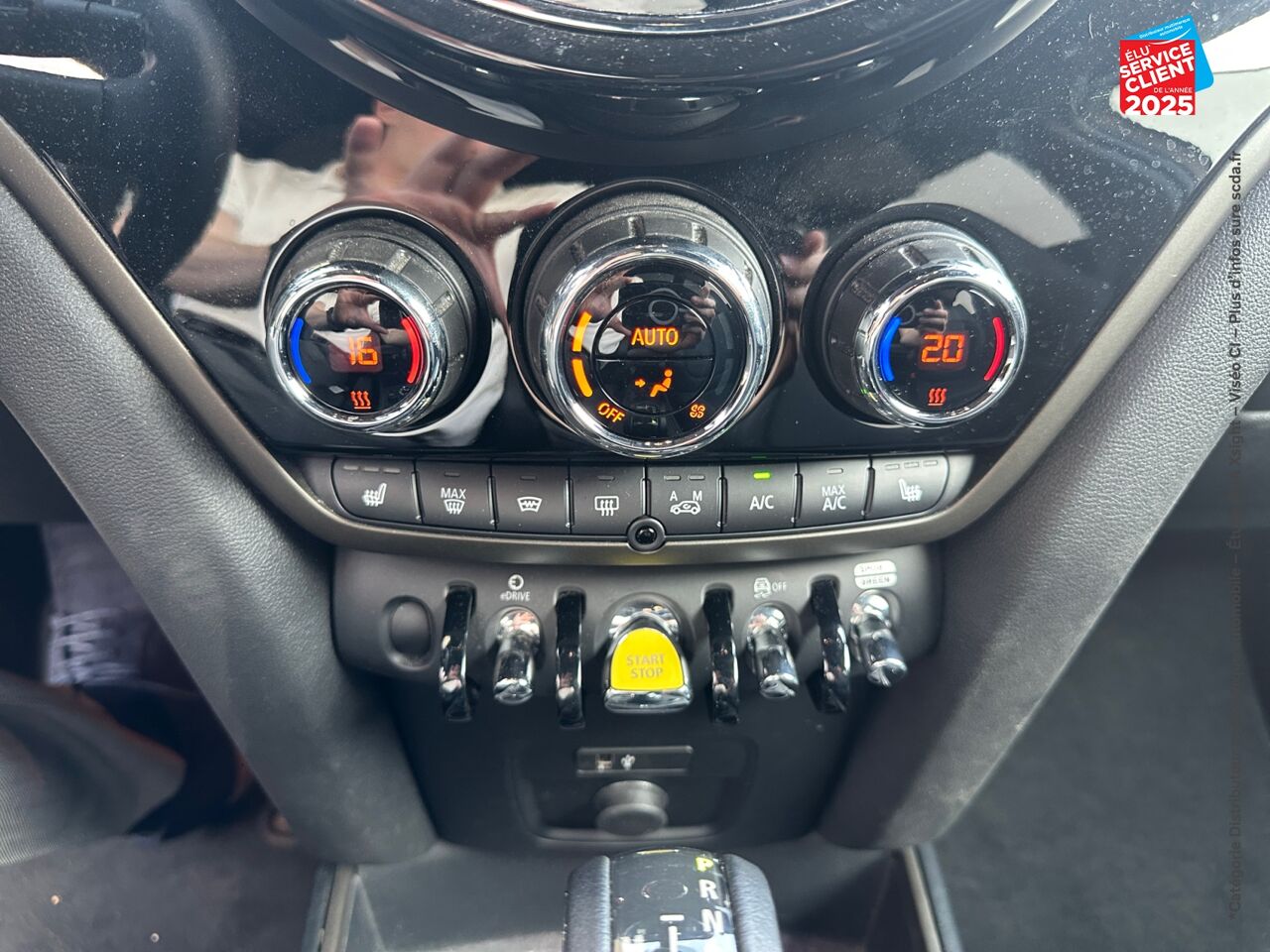 Véhicule d'occasion MINI COUNTRYMAN COOPER SE 125CH + 95CH EDITION PREMIUM ALL4 BVA6 SIEGE CHAUF GPS HUD chez Volvo Epernay