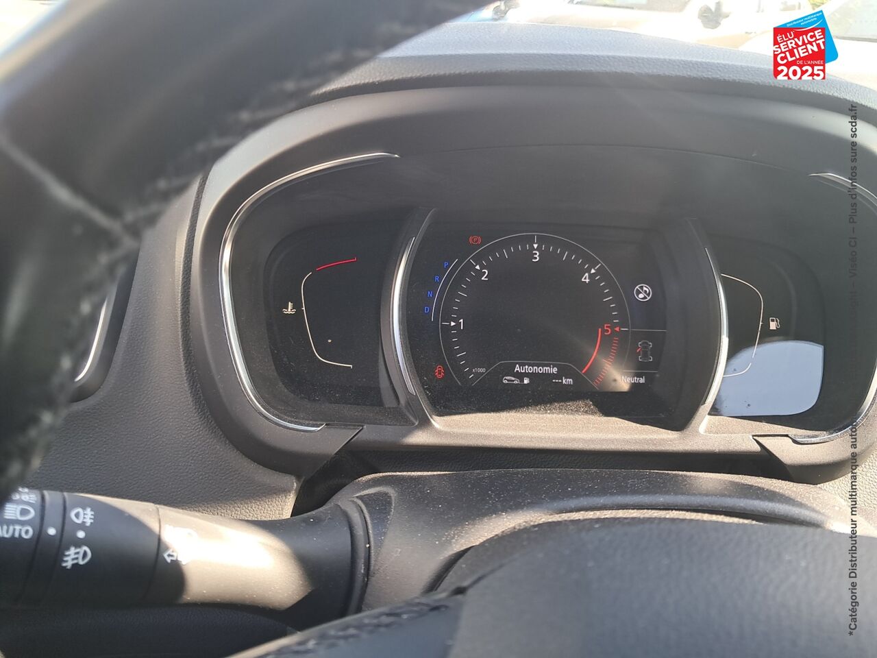 Véhicule d'occasion RENAULT GRAND SCENIC 1.7 BLUE DCI 120CH INTENS EDC chez Renault Saint-Louis