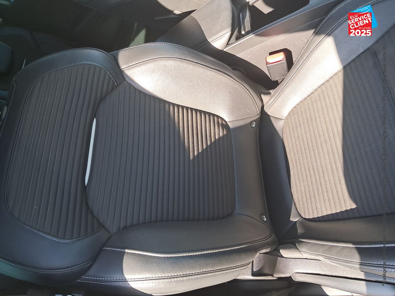 Véhicule d'occasion RENAULT GRAND SCENIC 1.7 BLUE DCI 120CH INTENS EDC chez Renault Saint-Louis