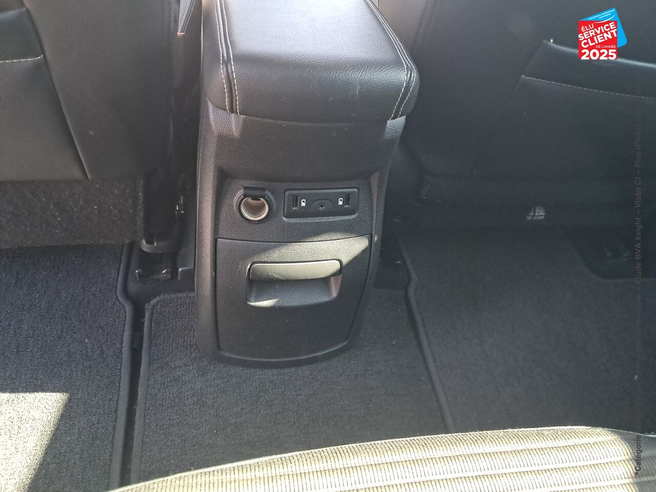 Véhicule d'occasion RENAULT GRAND SCENIC 1.7 BLUE DCI 120CH INTENS EDC chez Renault Saint-Louis