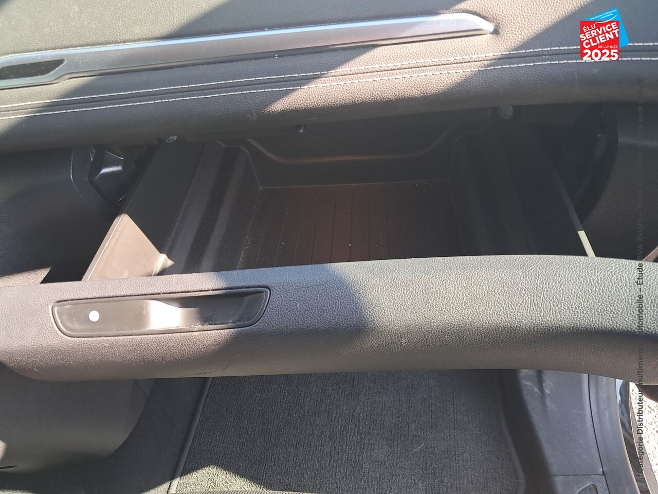 Véhicule d'occasion RENAULT GRAND SCENIC 1.7 BLUE DCI 120CH INTENS EDC chez Renault Saint-Louis