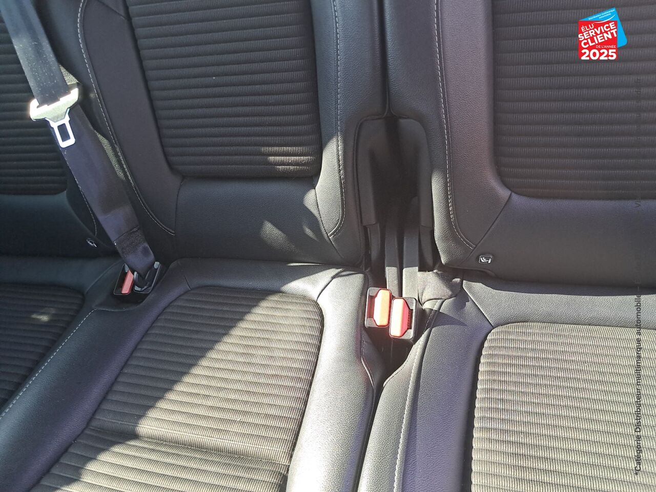 Véhicule d'occasion RENAULT GRAND SCENIC 1.7 BLUE DCI 120CH INTENS EDC chez Renault Saint-Louis