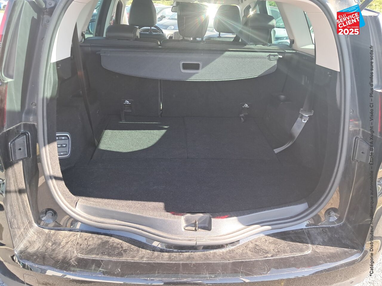 Véhicule d'occasion RENAULT GRAND SCENIC 1.7 BLUE DCI 120CH INTENS EDC chez Renault Saint-Louis