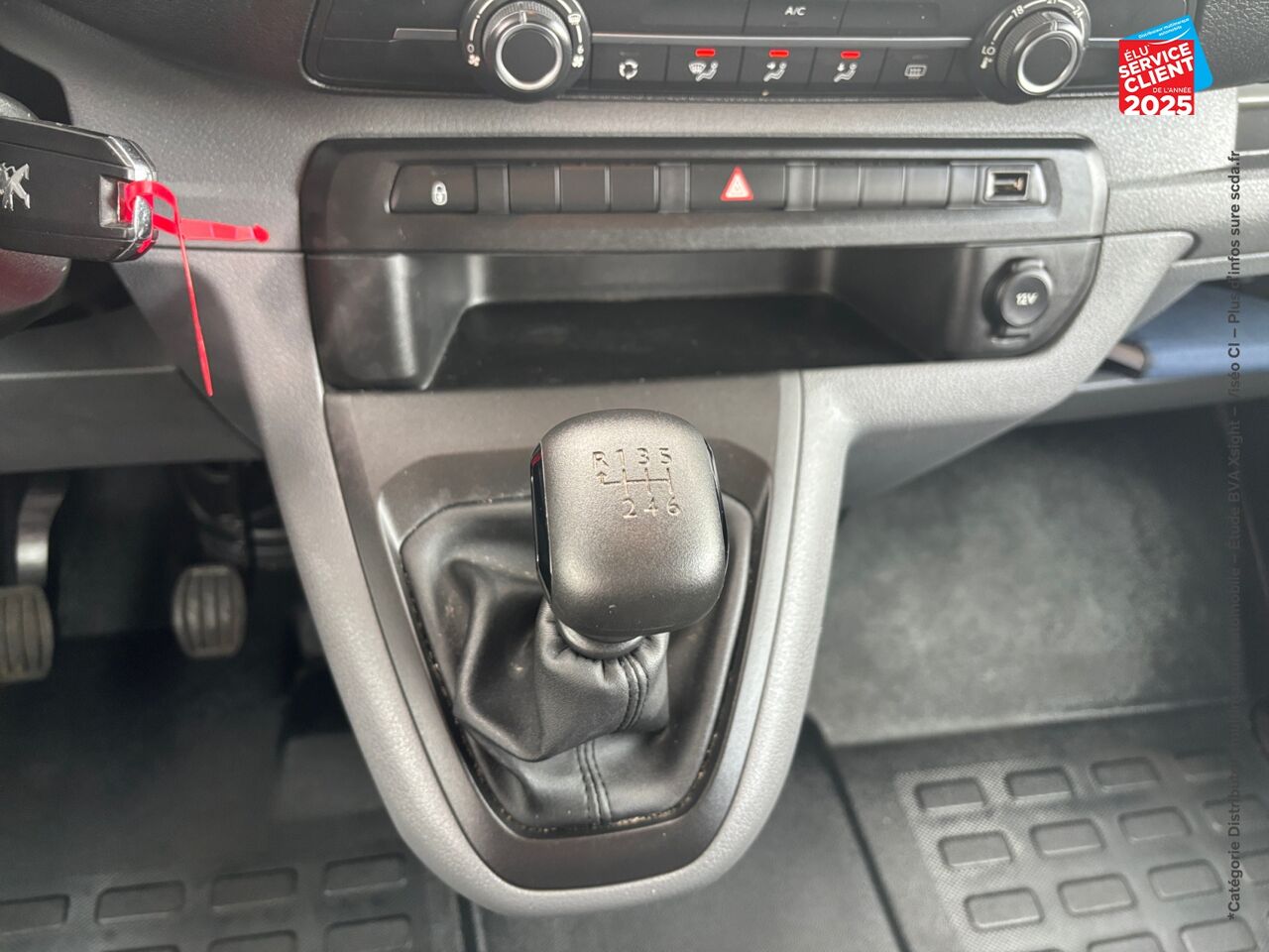 Véhicule d'occasion PEUGEOT EXPERT FG STANDARD 1.5 BLUEHDI 120CH S/S CABINE APPROFONDIE REPLIABLE PRO GPS CARPLAY chez Renault Saint-Louis